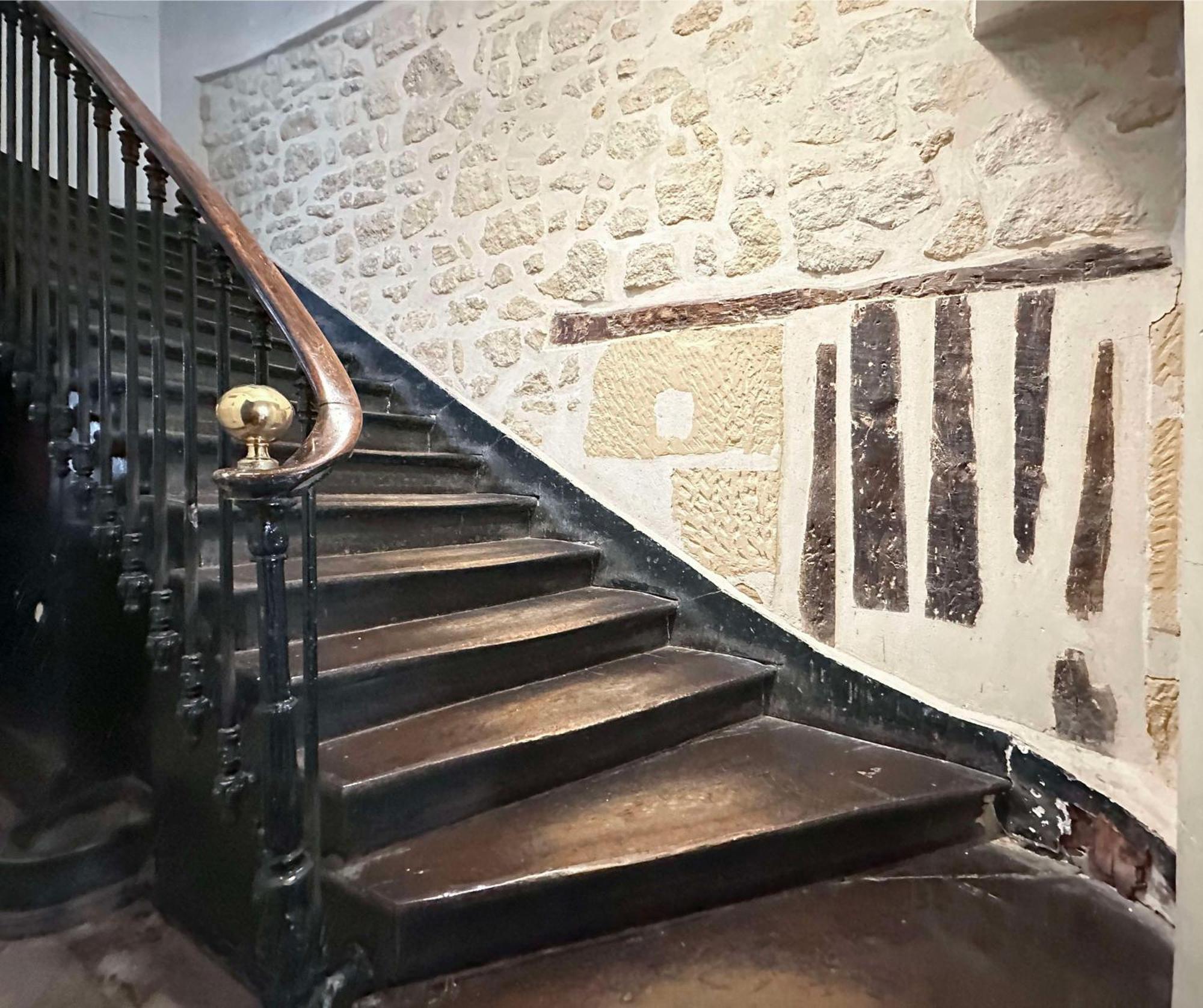 Spacious In Saint-germain-des-pres Apartment Paris