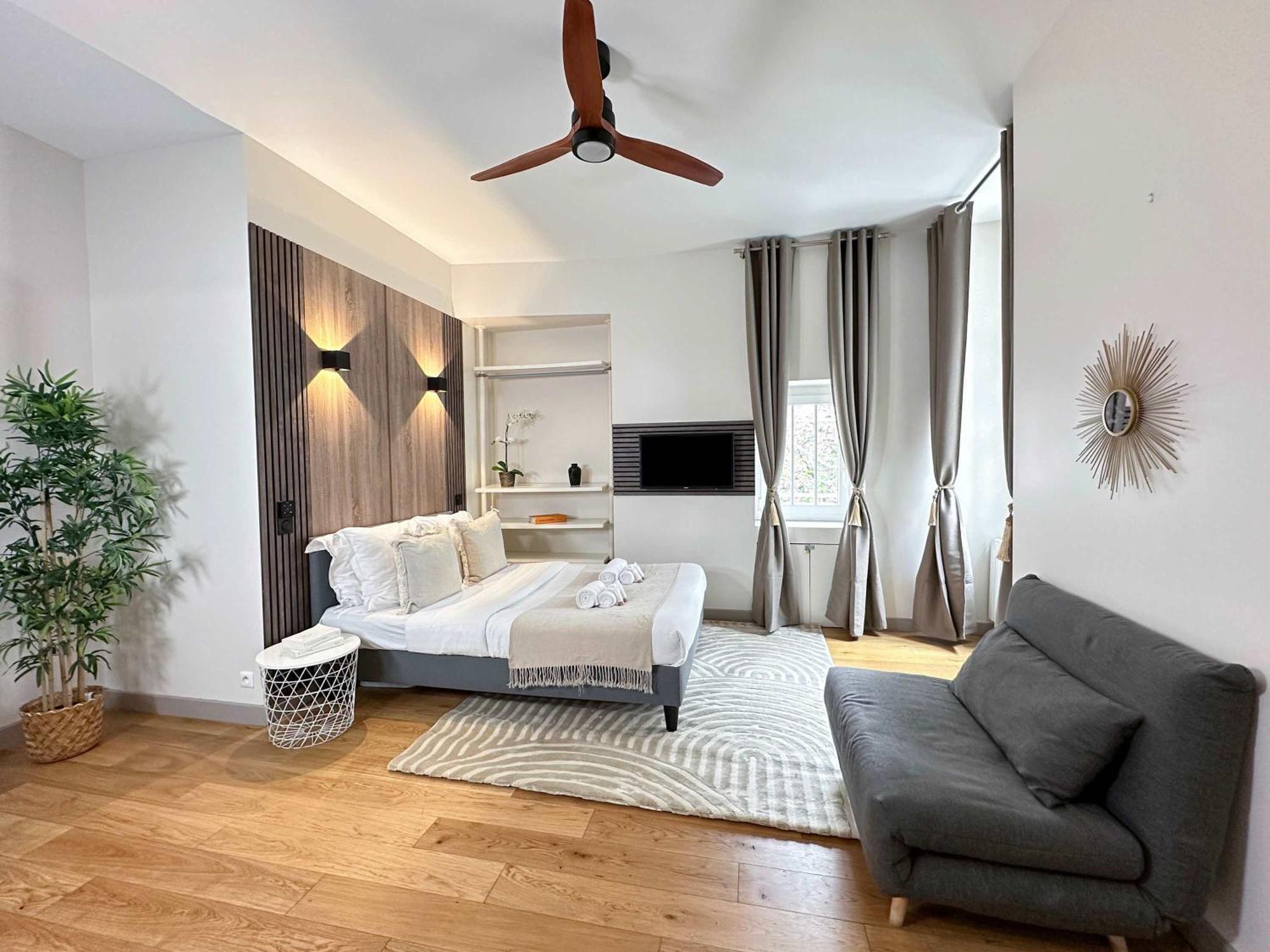 Spacious In Saint-germain-des-pres Paris